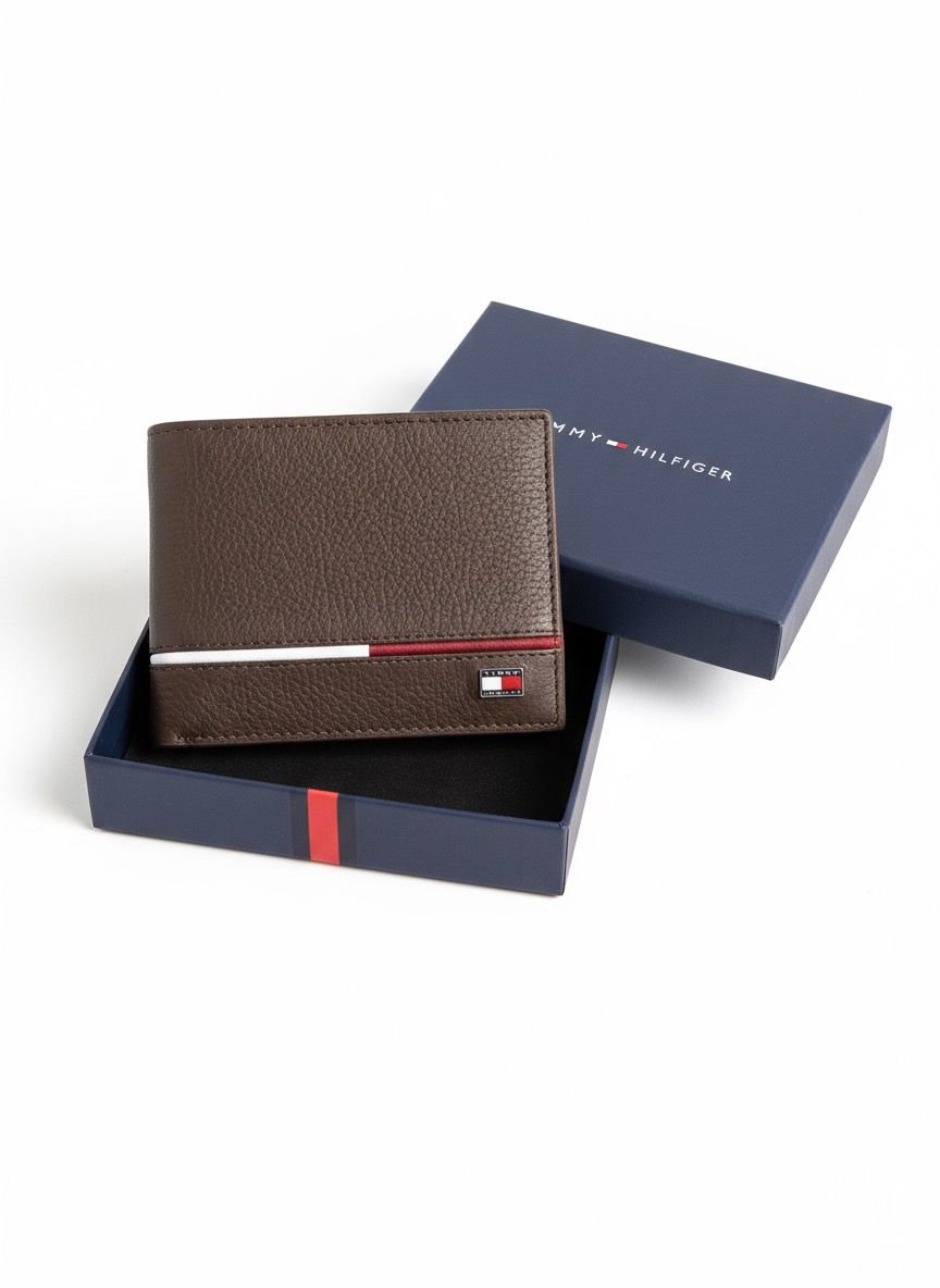 Tommy Hilfiger Classic Brown Pebbled Leather Bi-Fold Wallet in Signature Gift Box