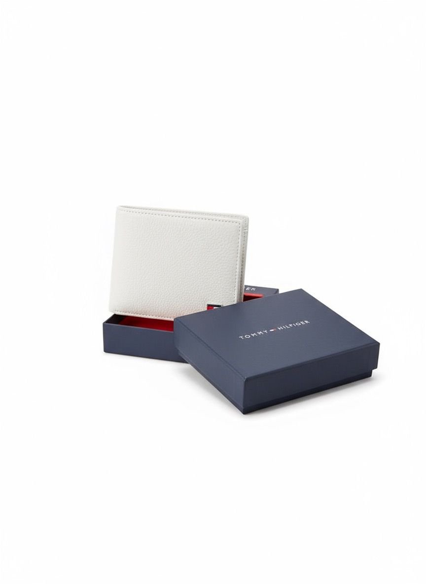 Tommy Hilfiger Signature White Leather Bi-Fold Wallet in Classic Gift Box